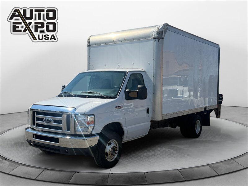 2019 Ford E-Series Chassis E-450 SD BOX TRUCK LIFT GATE  