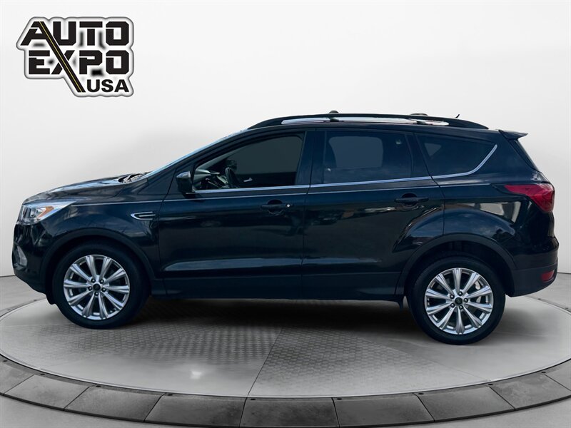 2019 Ford Escape SEL   - Photo 2 - Cleveland, OH 44111