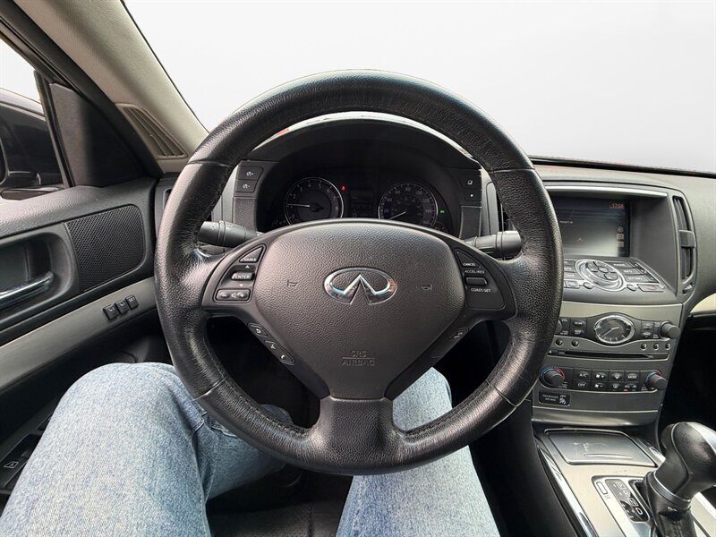 2013 INFINITI G37 X   - Photo 12 - Cleveland, OH 44111