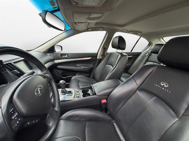 2013 INFINITI G37 X   - Photo 9 - Cleveland, OH 44111