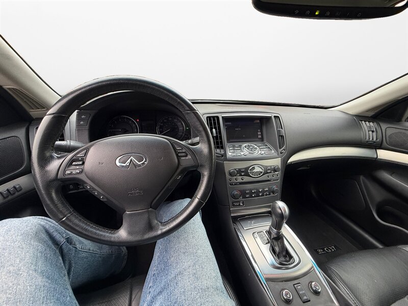 2013 INFINITI G37 X   - Photo 10 - Cleveland, OH 44111