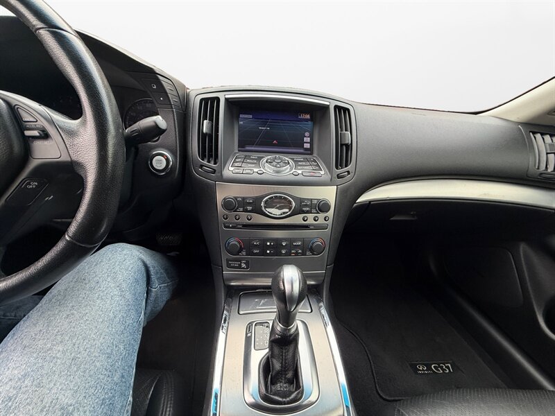 2013 INFINITI G37 X   - Photo 11 - Cleveland, OH 44111