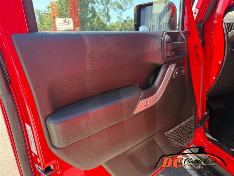 2015 Jeep Wrangler Unlimited Rubicon   - Photo 31 - Mooresville, NC 28115