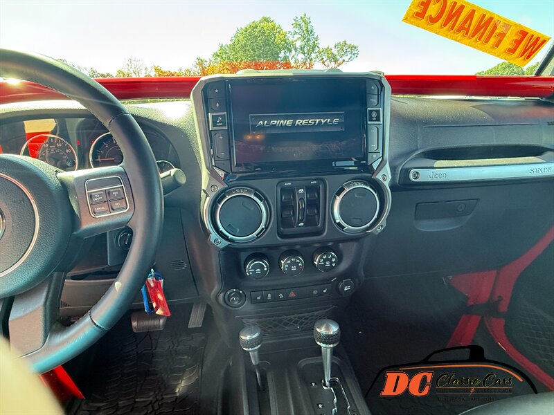 2015 Jeep Wrangler Unlimited Rubicon   - Photo 38 - Mooresville, NC 28115