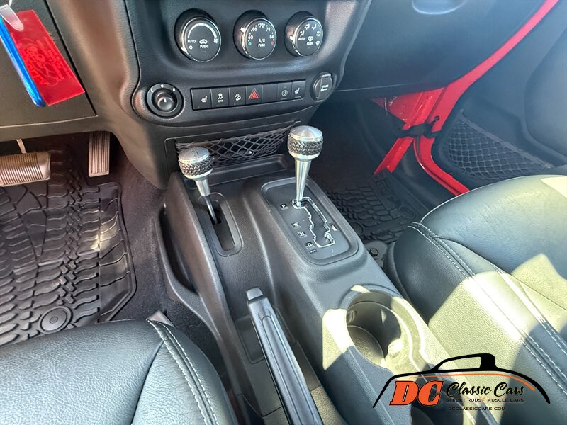 2015 Jeep Wrangler Unlimited Rubicon   - Photo 43 - Mooresville, NC 28115