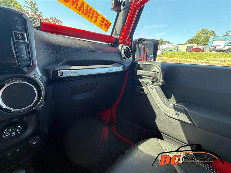 2015 Jeep Wrangler Unlimited Rubicon   - Photo 39 - Mooresville, NC 28115