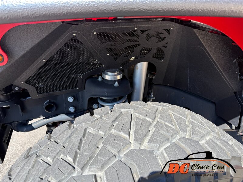 2015 Jeep Wrangler Unlimited Rubicon   - Photo 15 - Mooresville, NC 28115