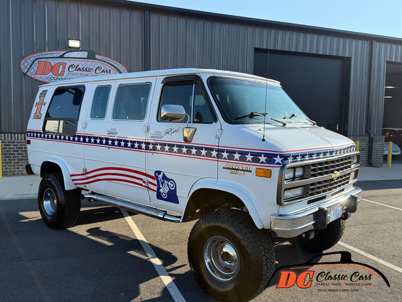 1992 Chevrolet G20 4x4 Van - Photo 1 - Mooresville, NC 28115