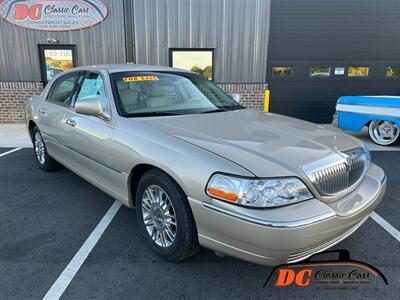 2006 Lincoln Town Car Signature Sedan