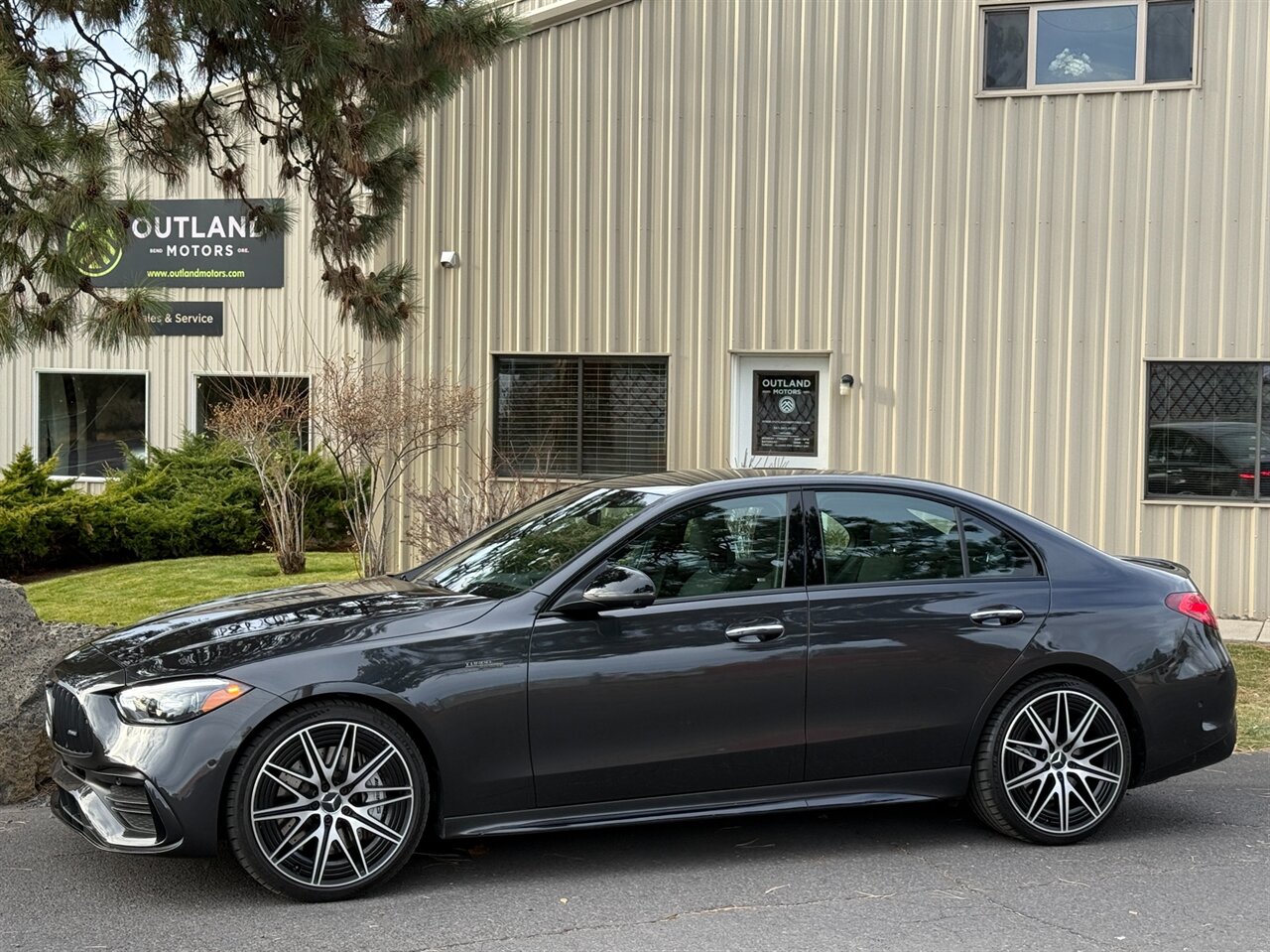 2025 Mercedes-Benz C-Class Sedan AMG C43's photo