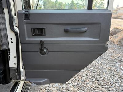 1993 Land Rover Defender 110 NAS #378/500 - Photo 22 - Bend, OR 97702