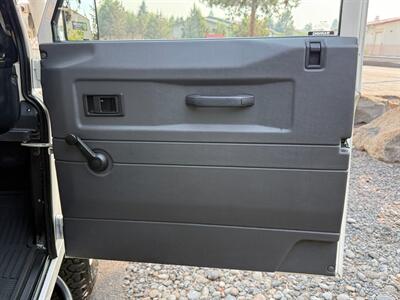 1993 Land Rover Defender 110 NAS #378/500 - Photo 21 - Bend, OR 97702