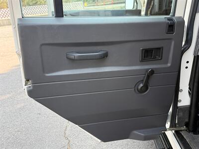 1993 Land Rover Defender 110 NAS #378/500 - Photo 20 - Bend, OR 97702