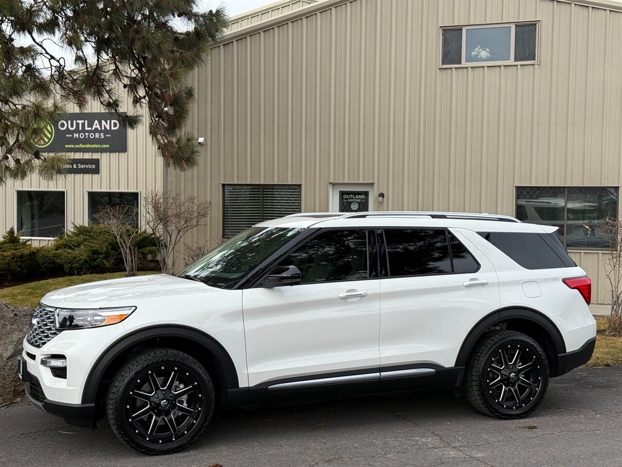 2023 Ford Explorer Platinum   - Photo 1 - Bend, OR 97702