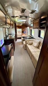 2018 Airstream Classic 33FBQ - Photo 13 - Bend, OR 97702