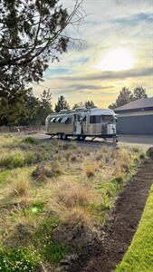 2018 Airstream Classic 33FBQ - Photo 2 - Bend, OR 97702