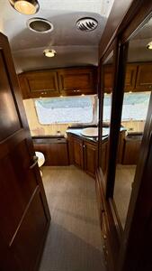 2018 Airstream Classic 33FBQ - Photo 10 - Bend, OR 97702