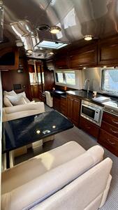 2018 Airstream Classic 33FBQ - Photo 6 - Bend, OR 97702