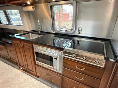 2018 Airstream Classic 33FBQ - Photo 26 - Bend, OR 97702