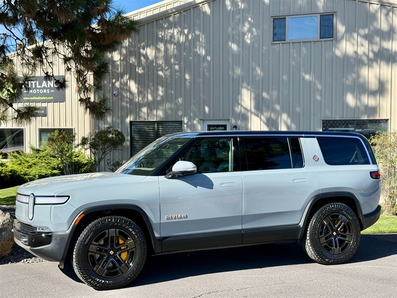 2024 Rivian R1S Adventure  