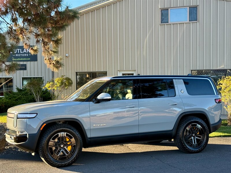 2024 Rivian R1S Adventure  