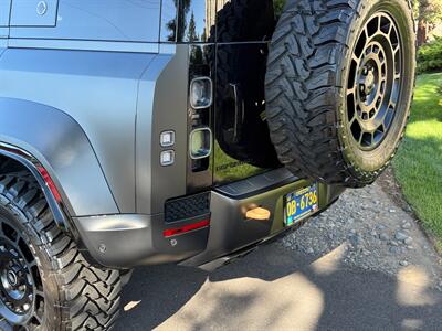 2025 Land Rover Defender 110 P635 OCTA Edition ONE - Photo 9 - Bend, OR 97702