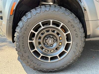 2025 Land Rover Defender 110 P635 OCTA Edition ONE - Photo 12 - Bend, OR 97702