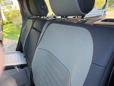 2025 Land Rover Defender 110 P635 OCTA Edition ONE - Photo 38 - Bend, OR 97702