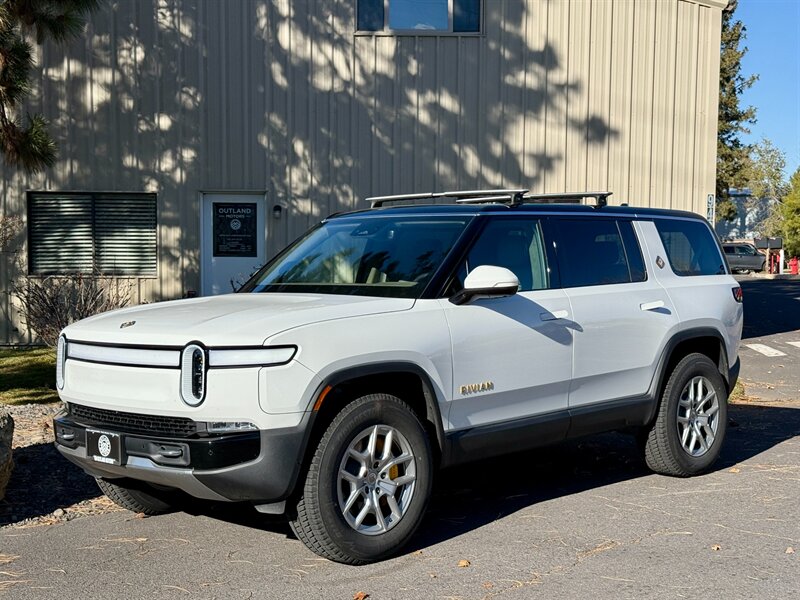 2023 Rivian R1S Adventure  