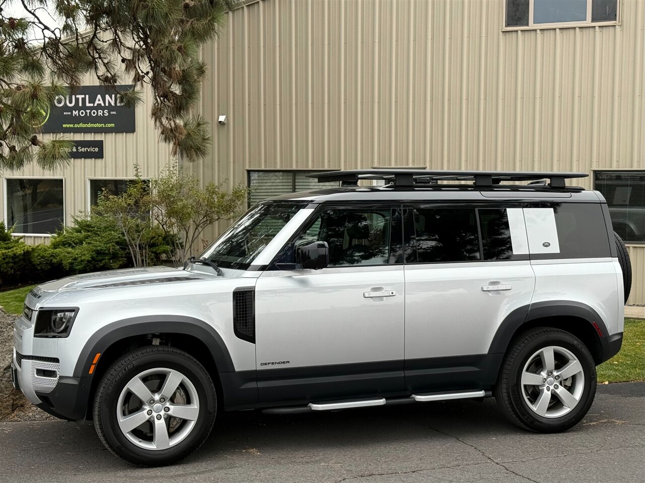 2020 Land Rover Defender 110 First Edition   - Photo 1 - Bend, OR 97702