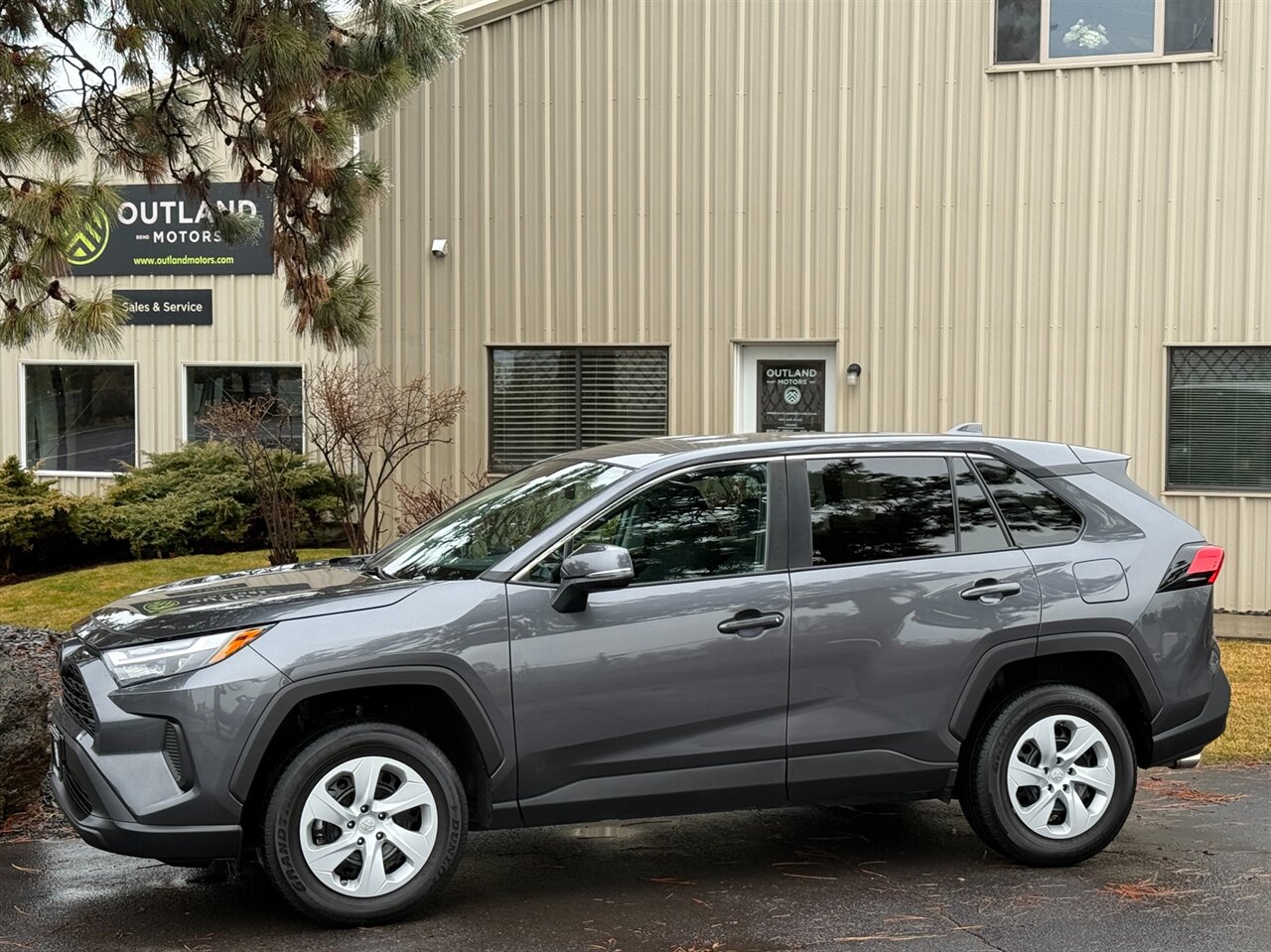 2023 Toyota RAV4 LE   - Photo 1 - Bend, OR 97702