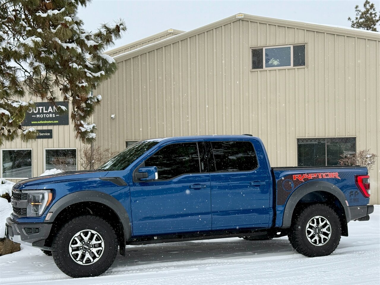 2022 Ford F-150 Raptor   - Photo 1 - Bend, OR 97702