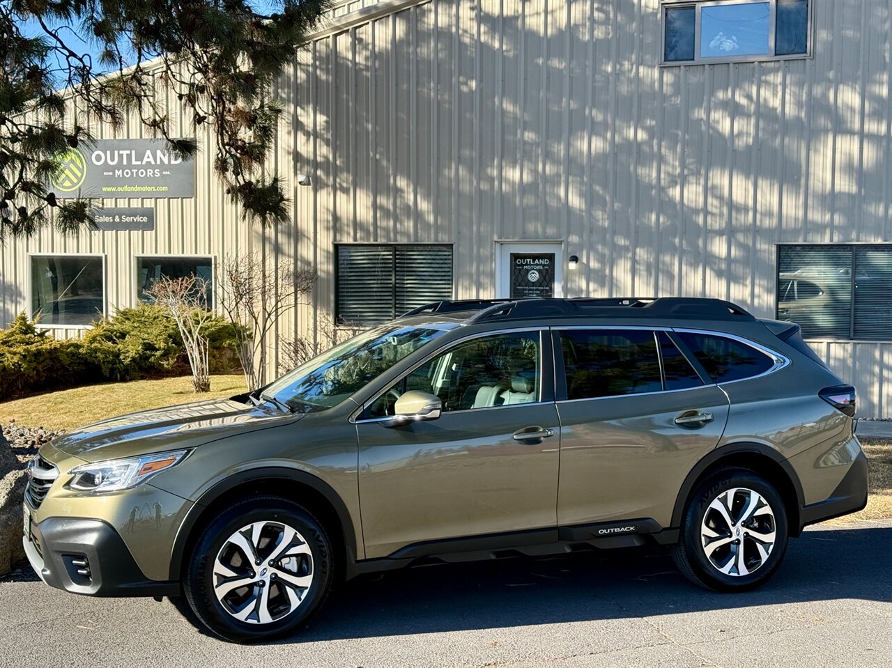 2022 Subaru Outback Limited XT   - Photo 1 - Bend, OR 97702