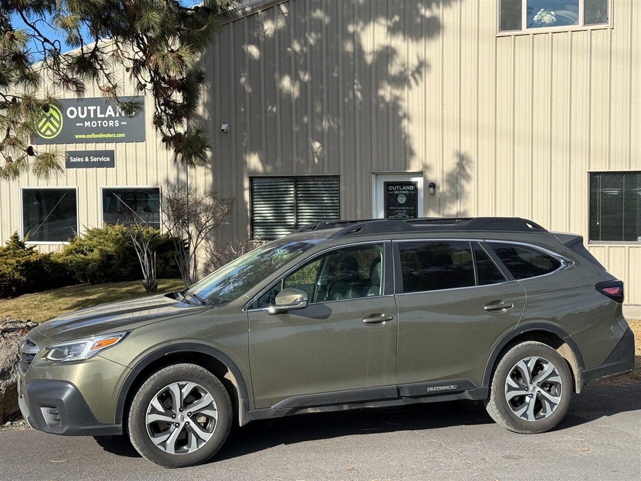 2022 Subaru Outback Limited XT   - Photo 1 - Bend, OR 97702