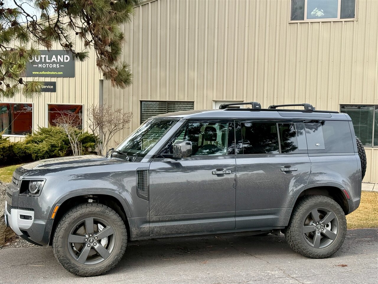 2022 Land Rover Defender 110 SE   - Photo 1 - Bend, OR 97702