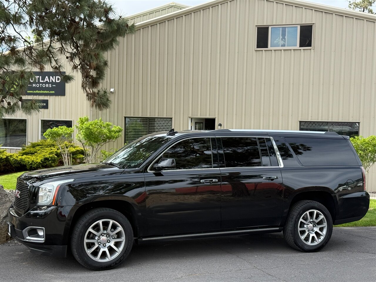 2017 GMC Yukon XL Denali - Photo 1 - Bend, OR 97702