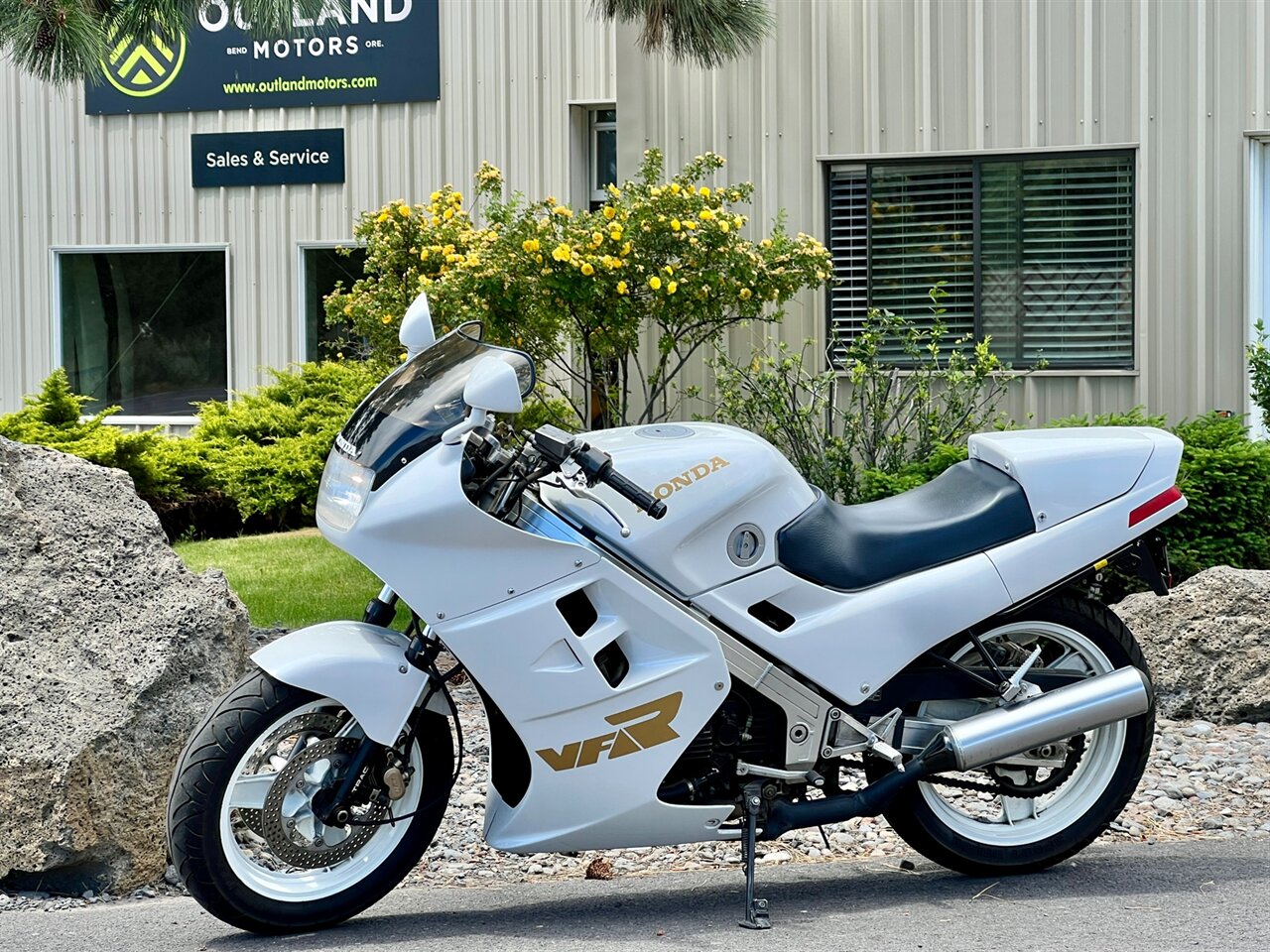 1987 Honda Interceptor VFR700   - Photo 1 - Bend, OR 97702