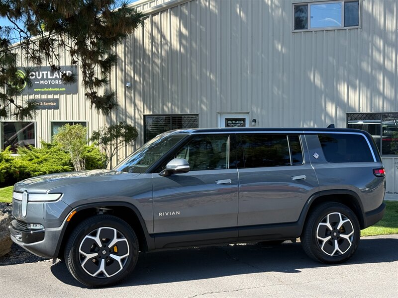 2023 Rivian R1S Adventure  