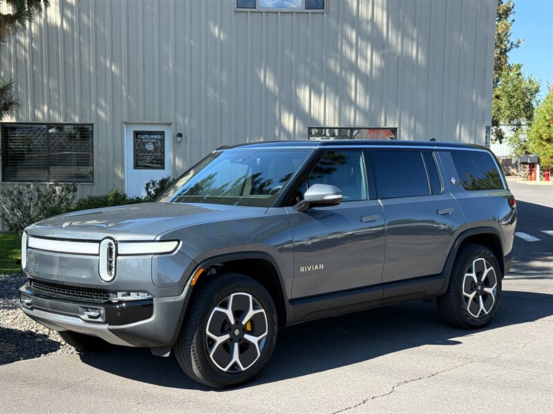 2023 Rivian R1S Adventure  