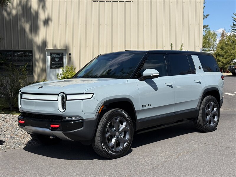 2024 Rivian R1S Adventure  