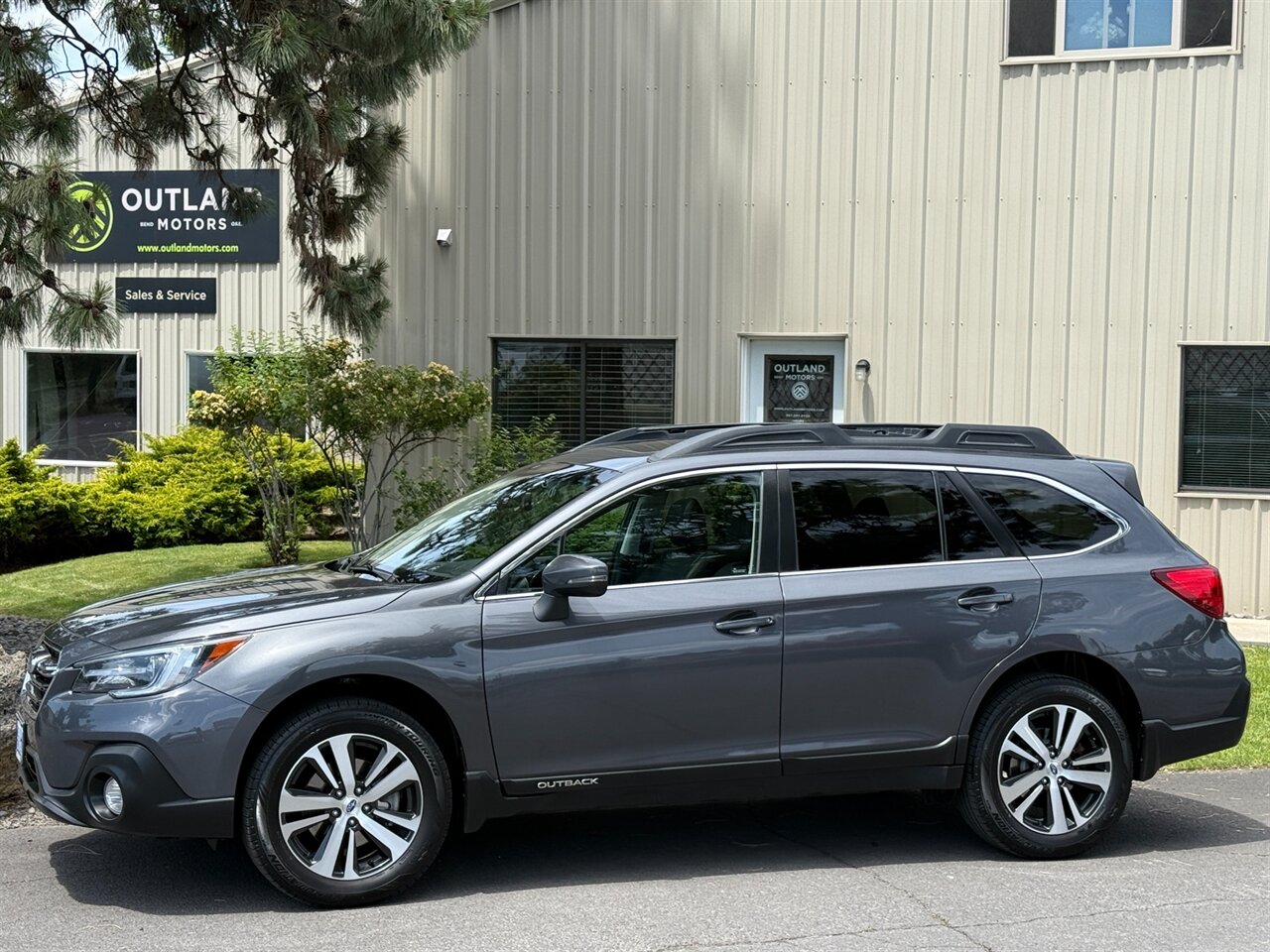 2019 Subaru Outback 2.5i Limited - Photo 1 - Bend, OR 97702