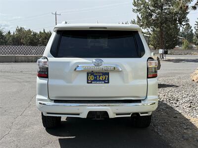 2017 Toyota 4Runner SR5 - Photo 6 - Bend, OR 97702