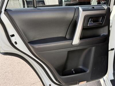 2017 Toyota 4Runner SR5 - Photo 11 - Bend, OR 97702