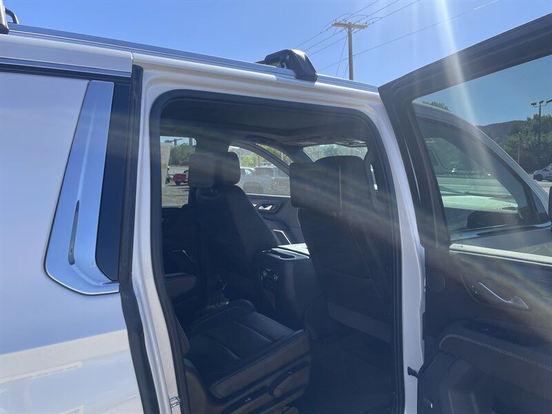 2023 GMC Yukon XL photo 12