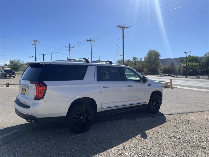 2023 GMC Yukon XL photo 5