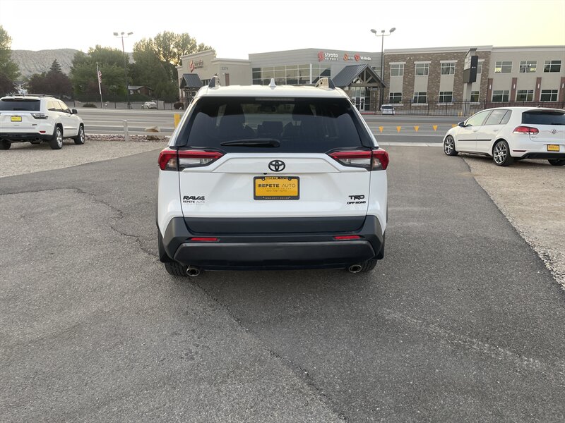 2021 Toyota RAV4 photo 3
