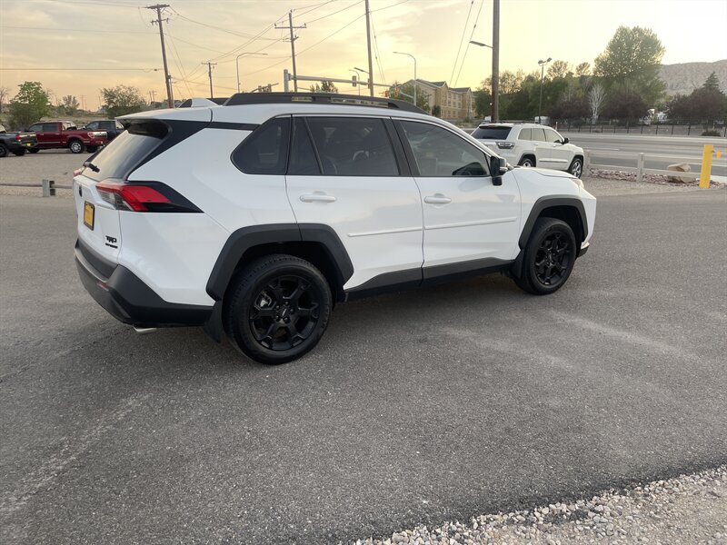 2021 Toyota RAV4 photo 4