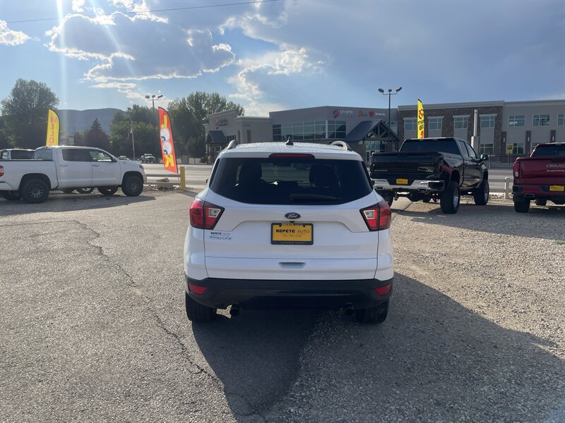 2019 Ford Escape photo 3
