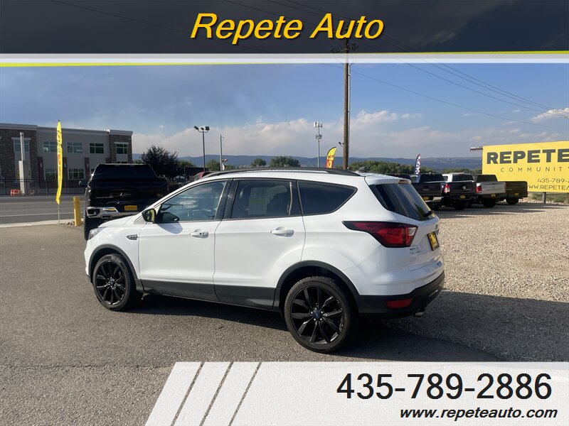 2019 Ford Escape photo 2