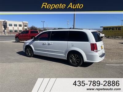 2017 Dodge Grand Caravan SXT   - Photo 2 - Vernal, UT 84078